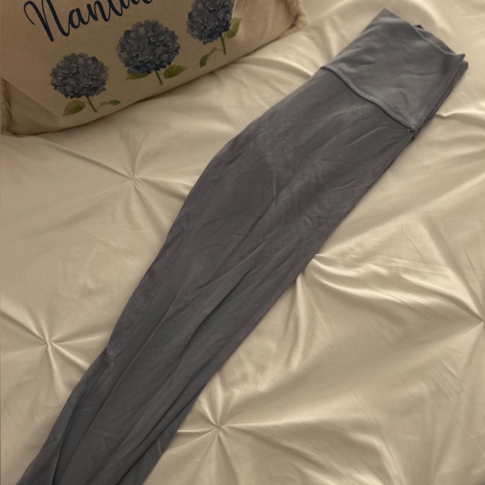 Periwinkle Lululemon cropped leggings - Picture 2 of 4